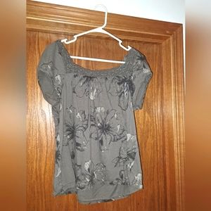 Never worn Green floral top